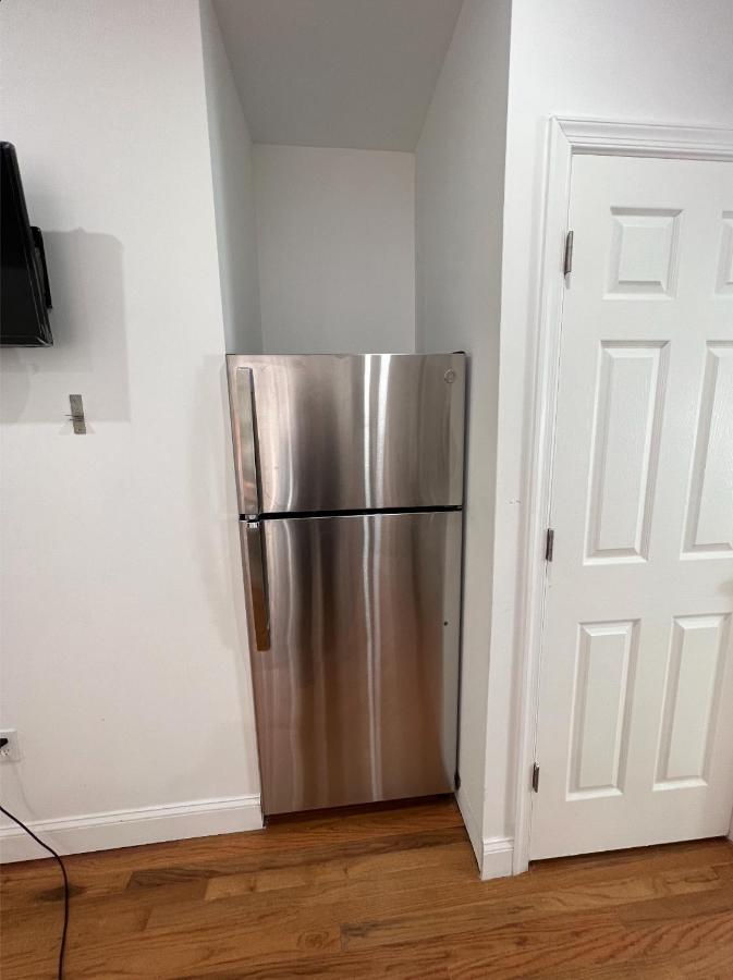 Apartment Conveniently Located 10 Minutes From Center Philadelphia! Luxurious 1-2 Bedroom Available Now