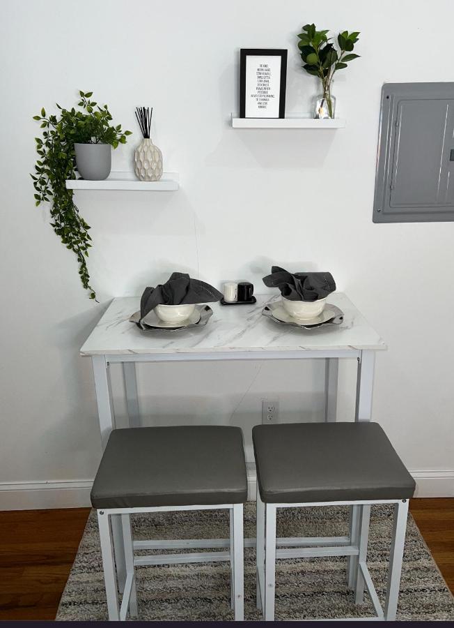 Apartment Conveniently Located 10 Minutes From Center Philadelphia! Luxurious 1-2 Bedroom Available Now Philadelphia