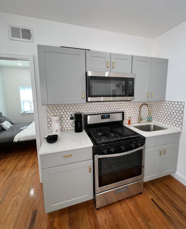 Conveniently Located 10 Minutes From Center Philadelphia! Luxurious 1-2 Bedroom Available Now Apartment Philadelphia