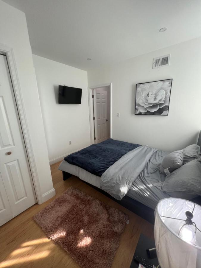 Conveniently Located 10 Minutes From Center Philadelphia! Luxurious 1-2 Bedroom Available Now Apartment Philadelphia